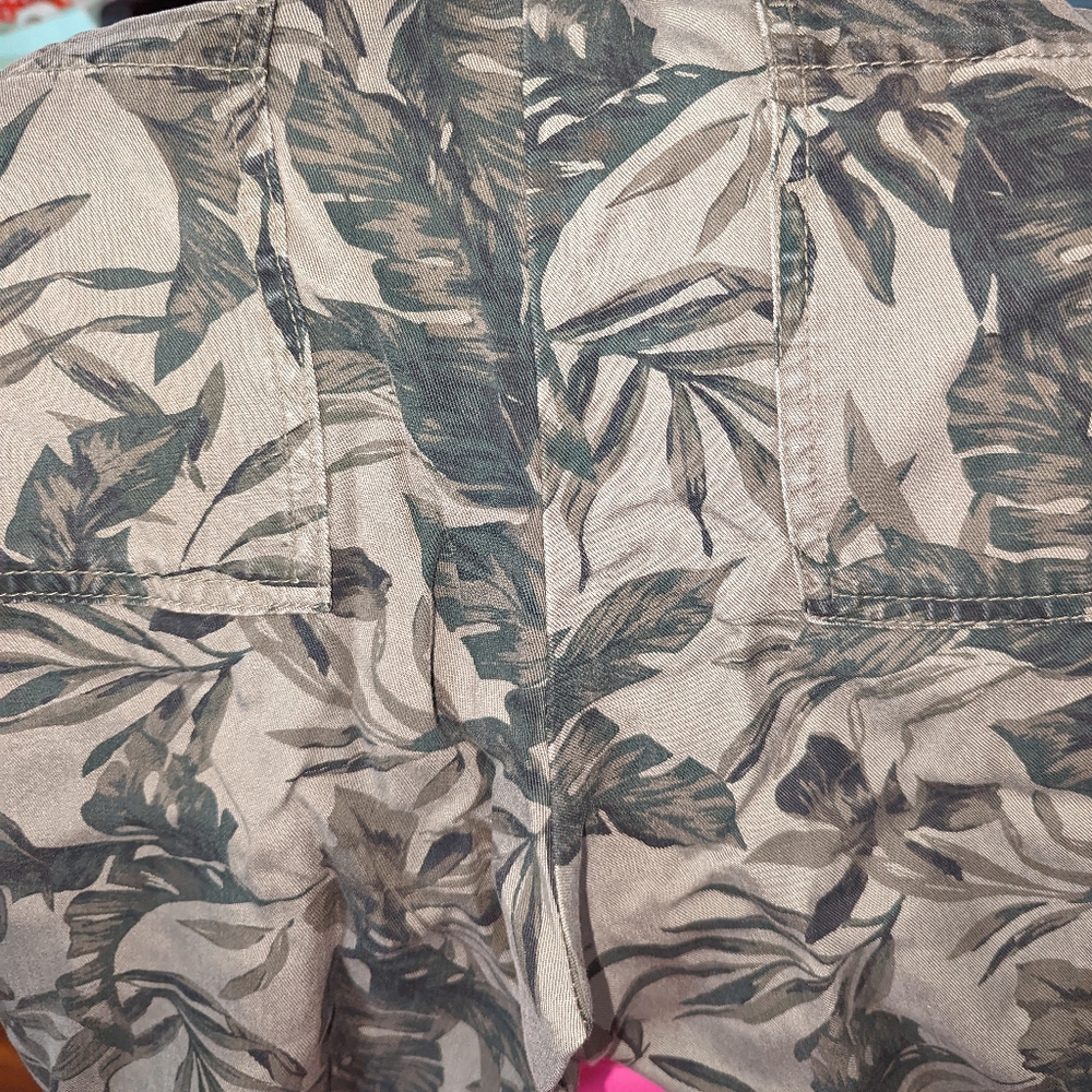 Old Navy Leaf / Leaves / Camouflage Pull on Large Lyocell these are for TALL - Picture 9 of 9